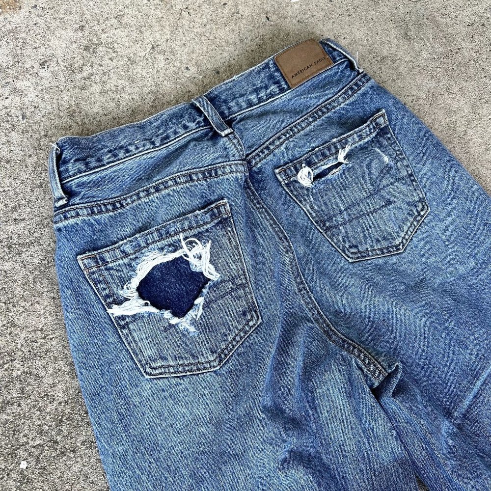 American Eagle AE Ripped Distressed Relaxed Mom Jean Daylight Destroy US 0 Reg - Picture 11 of 11